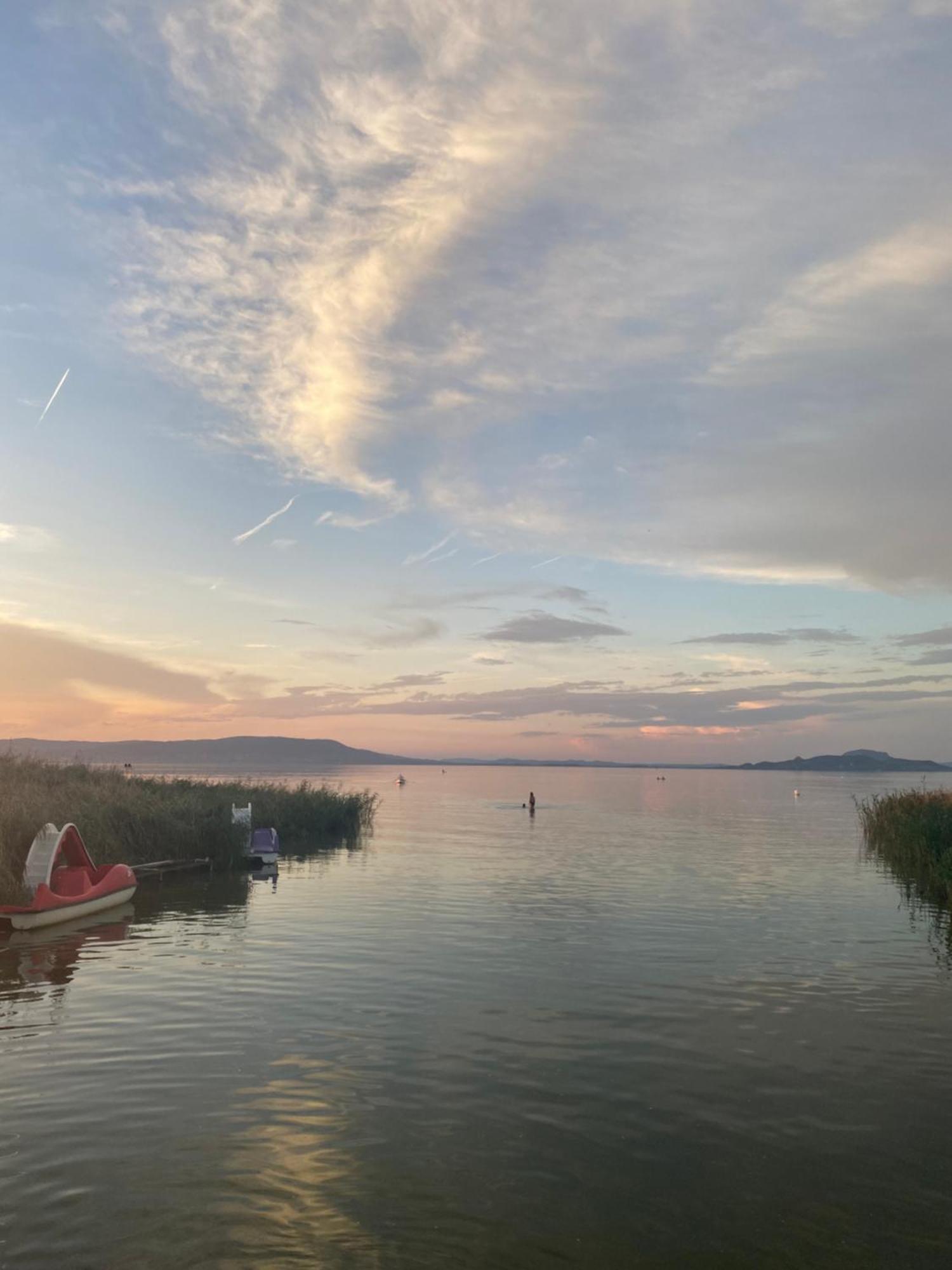 Eszter Apartman Villa Balatonmáriafürdő Esterno foto