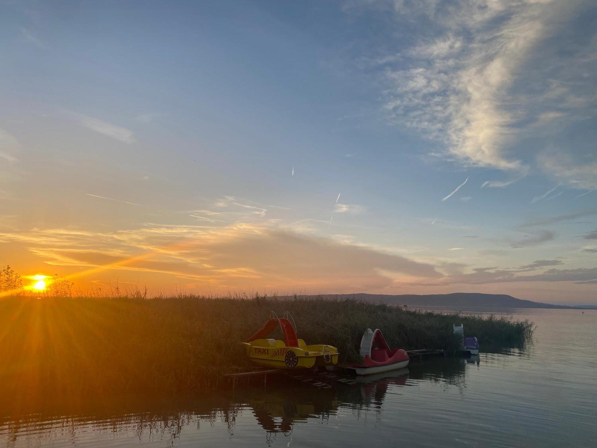 Eszter Apartman Villa Balatonmáriafürdő Esterno foto