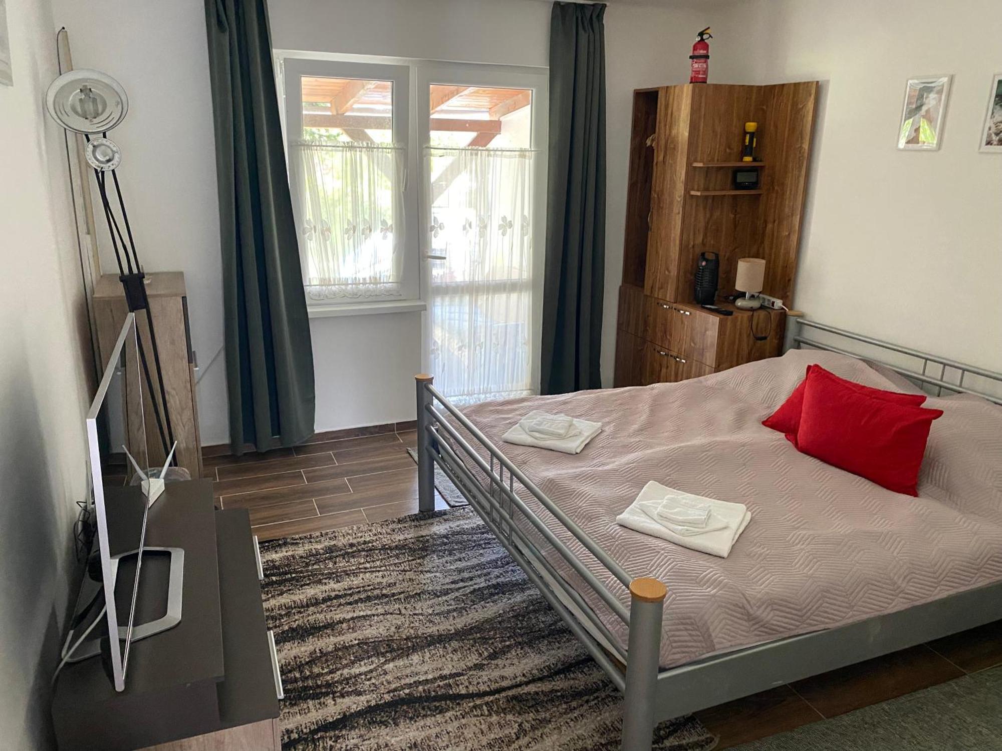 Eszter Apartman Villa Balatonmáriafürdő Esterno foto